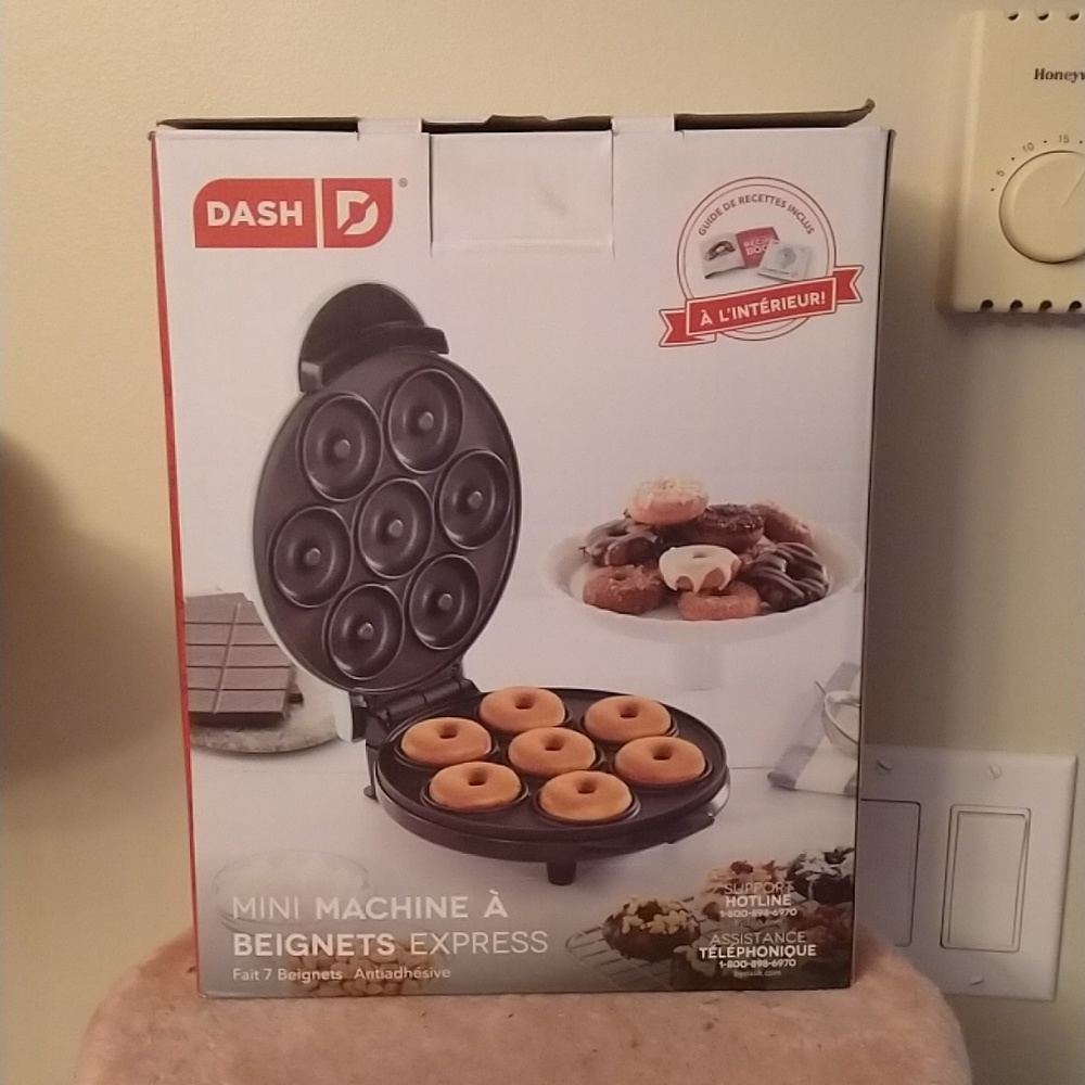 New Dash Express Mini Donut Maker